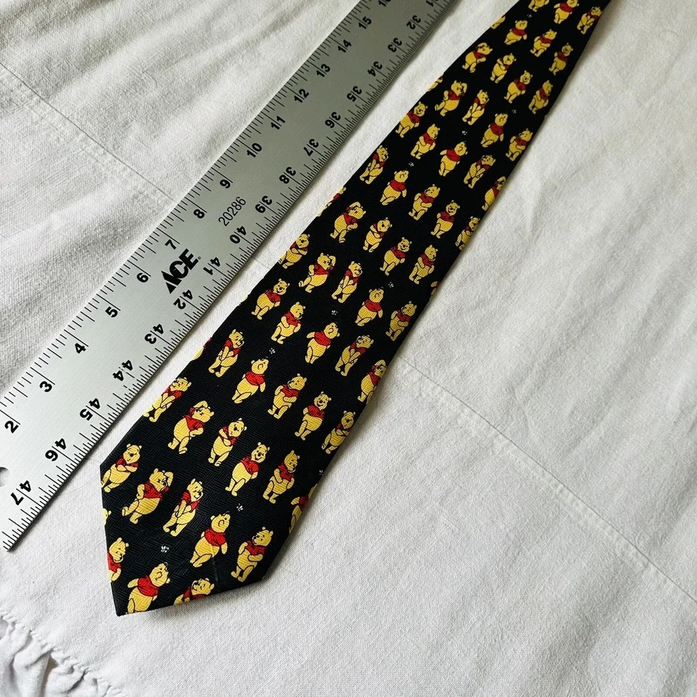 THE DISNEY STORE Tigger Winnie The Pooh Frolic‎ in the Leaves 100% Silk Neck Tie